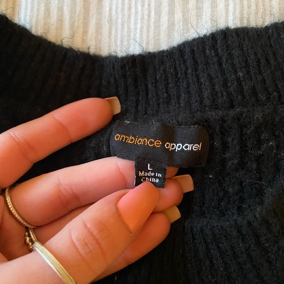 L Charlotte Russe Colorblock Sweater - Picture 2 of 2